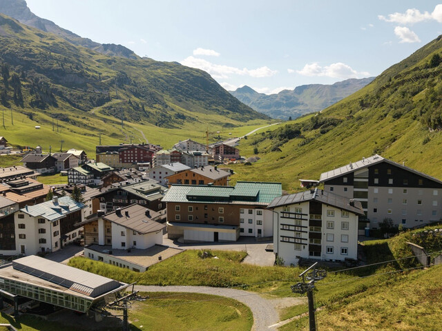 Alpines Entwicklungspotenzial im Herzen von Zürs - drei Einheiten