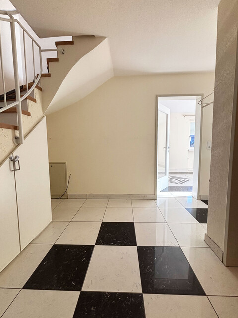 Besondere 4 Zimmer Maisonettewohnung mit Garten