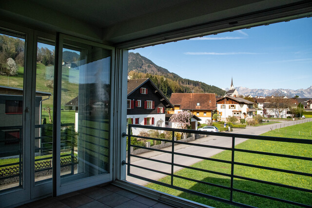 Vier-Zimmer-Wohnung in Zweifamilienhaus mit großem Garten