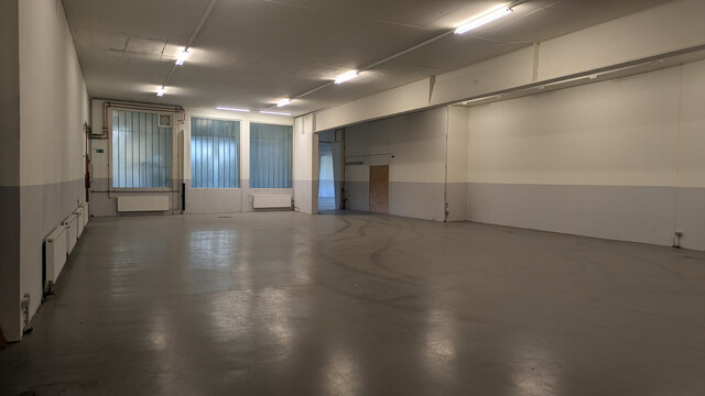 Gewerbehalle 485–1.085 m² mit Rampe, Hubtisch & BAG – Lustenau, grenznah CH
