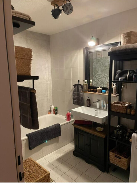 Helle 3-Zimmer-Wohnung im Zentrum von Hörbranz📍 Lage: Zentral gelegen – alle öffentlichen Einrichtungen (Gemeindeamt, Schule, Bank, Post, Bushaltestelle) sind innerhalb von 2 Minuten zu Fuß erreichbar.