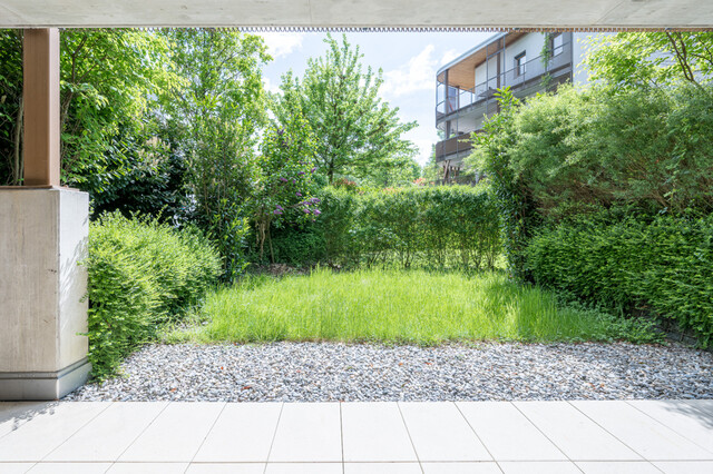 Großzügige 3 Zimmer-Wohnung mit überdachter Terrasse und Gartenanteil