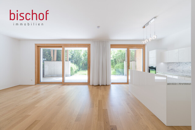 Großzügige 3 Zimmer-Wohnung mit überdachter Terrasse und Gartenanteil