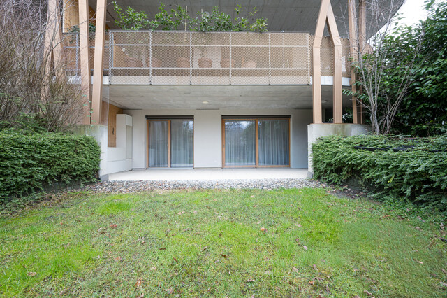 Großzügige 3 Zimmer-Wohnung mit überdachter Terrasse und Gartenanteil