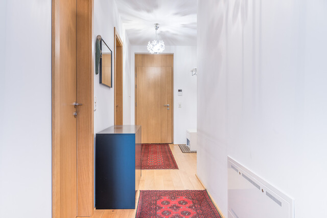 Großzügige 3 Zimmer-Wohnung mit überdachter Terrasse und Gartenanteil