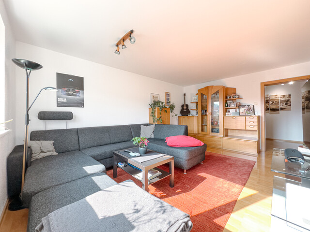 Charmante und gut geschnittene 4-Zimmer-Wohnung mit Tiefgaragenplatz in Mäder