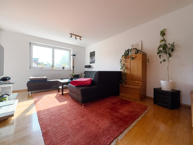 Charmante und gut geschnittene 4-Zimmer-Wohnung mit Tiefgaragenplatz in Mäder