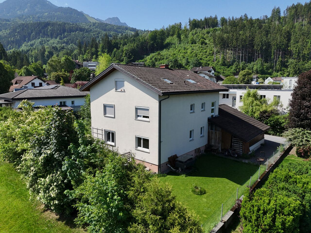 GROSSZÜGIGES MEHRFAMILIENHAUS IN FANTASTISCHER AUSSICHTSLAGE