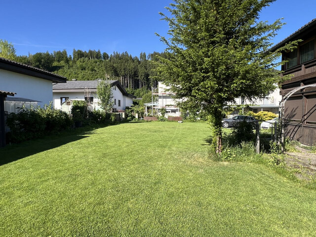 GROSSZÜGIGES MEHRFAMILIENHAUS IN FANTASTISCHER AUSSICHTSLAGE