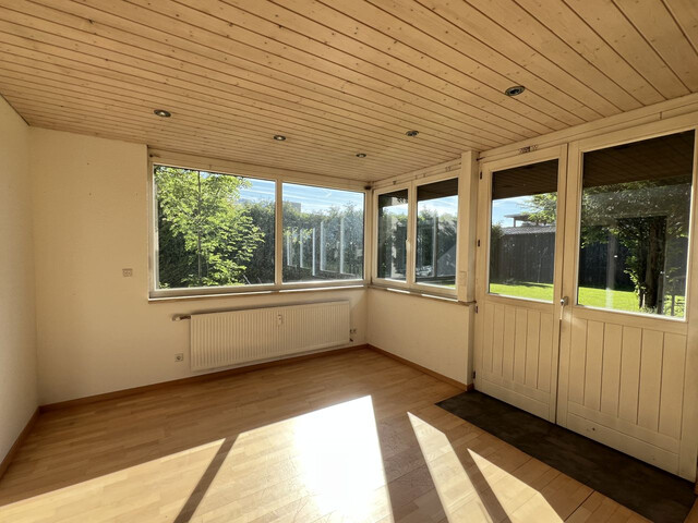 GROSSZÜGIGES MEHRFAMILIENHAUS IN FANTASTISCHER AUSSICHTSLAGE