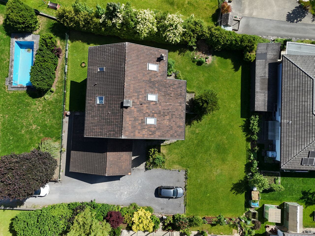 GROSSZÜGIGES MEHRFAMILIENHAUS IN FANTASTISCHER AUSSICHTSLAGE