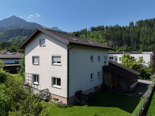 GROSSZÜGIGES MEHRFAMILIENHAUS IN FANTASTISCHER AUSSICHTSLAGE