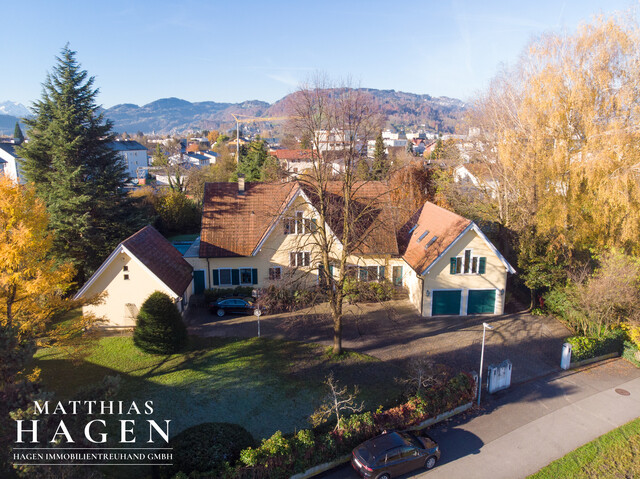 Großzügige Villa mit beeindruckendem Grundstück und Pool