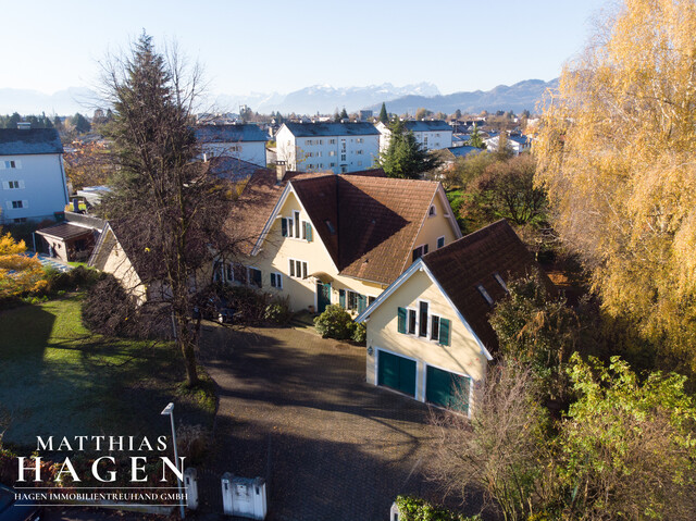 Großzügige Villa mit beeindruckendem Grundstück und Pool