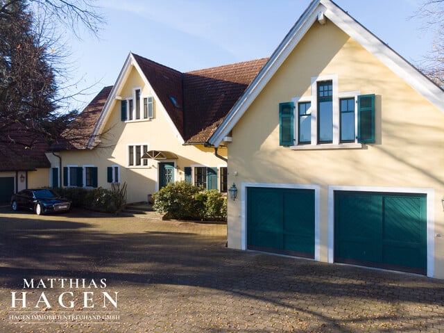 Großzügige Villa mit beeindruckendem Grundstück und Pool