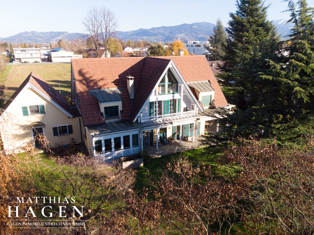 Großzügige Villa mit beeindruckendem Grundstück und Pool