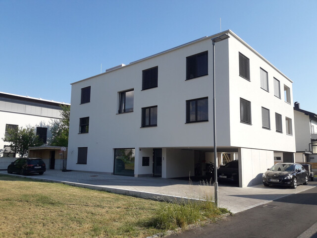 Geräumige 3 Zimmerwohnung mit Terrasse, Abstellraum, Keller und Fahrradabstellraum in zentraler Lage