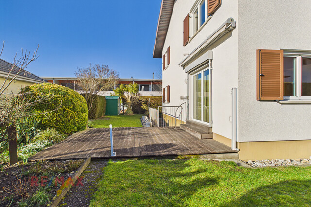 Wohnqualität und Raumvielfalt – gepflegtes Zweifamilienhaus mit Gartenidylle