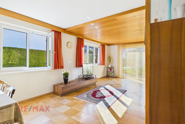 Wohnqualität und Raumvielfalt – gepflegtes Zweifamilienhaus mit Gartenidylle