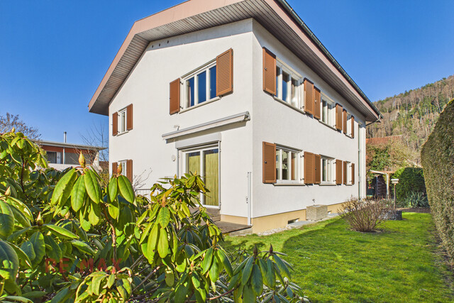 Wohnqualität und Raumvielfalt – gepflegtes Zweifamilienhaus mit Gartenidylle