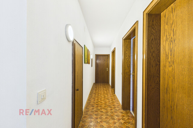 Wohnqualität und Raumvielfalt – gepflegtes Zweifamilienhaus mit Gartenidylle