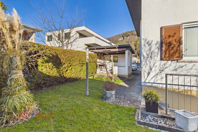 Wohnqualität und Raumvielfalt – gepflegtes Zweifamilienhaus mit Gartenidylle