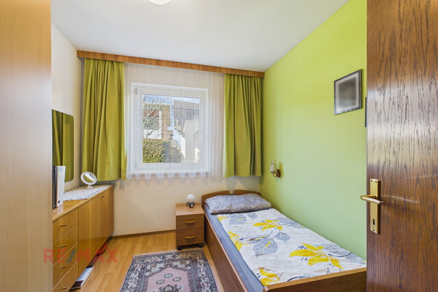 Wohnqualität und Raumvielfalt – gepflegtes Zweifamilienhaus mit Gartenidylle