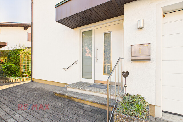 Wohnqualität und Raumvielfalt – gepflegtes Zweifamilienhaus mit Gartenidylle