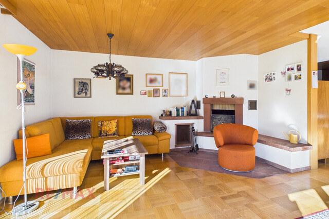 Wohnqualität und Raumvielfalt – gepflegtes Zweifamilienhaus mit Gartenidylle