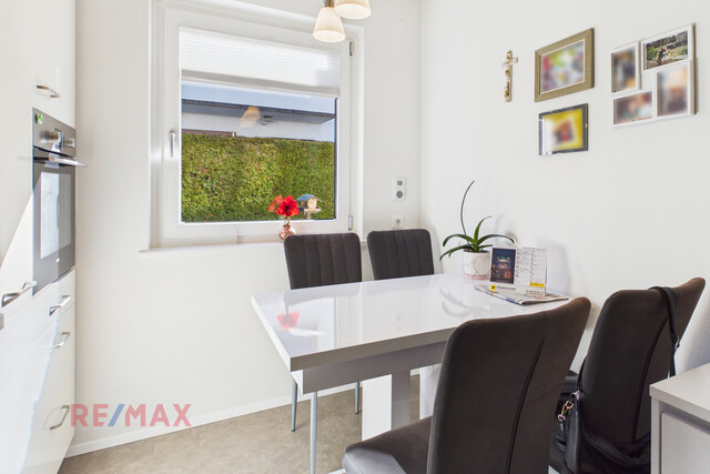 Wohnqualität und Raumvielfalt – gepflegtes Zweifamilienhaus mit Gartenidylle