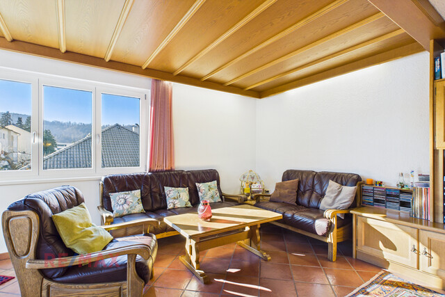 Wohnqualität und Raumvielfalt – gepflegtes Zweifamilienhaus mit Gartenidylle