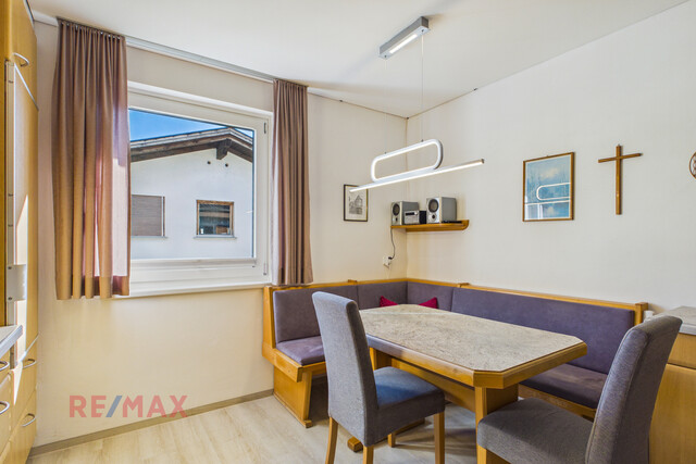 Wohnqualität und Raumvielfalt – gepflegtes Zweifamilienhaus mit Gartenidylle