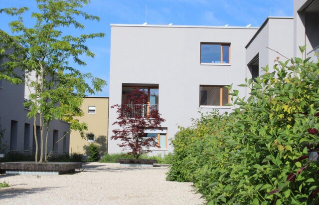 Exklusive 2-Zimmerwohnung mit Penthouse-Flair, großer Terrasse und Loggia, in Grenznähe