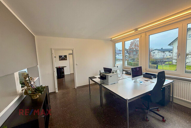 Raum für Wachstum: Lager- und Produktionsfläche mit Büro in Hard