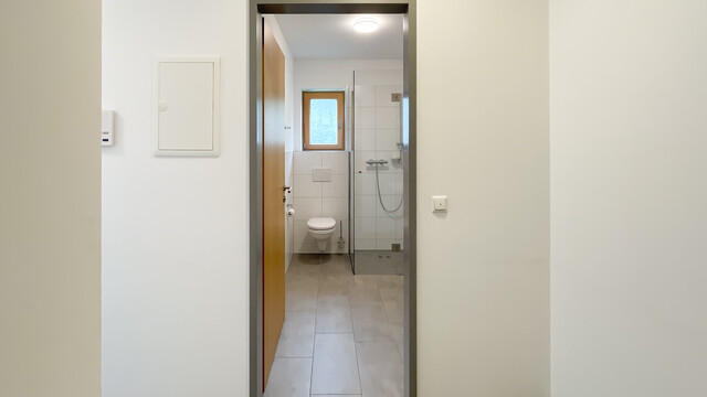 Helle 2 Zimmer Single-Wohnung mit Terrasse und Garten