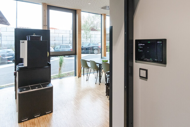 Moderne Produktions- und Lagerhalle mit möblierter Bürofläche 1.340 m² - nachhaltiger Gewerbebau R2 - Industriepark Runa in Feldkirch-Altenstadt