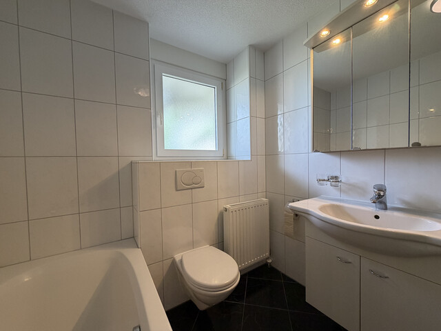 Schöne und sonnige  3-Zimmer-Wohnung mit 2 Tiefgaragenplätzen