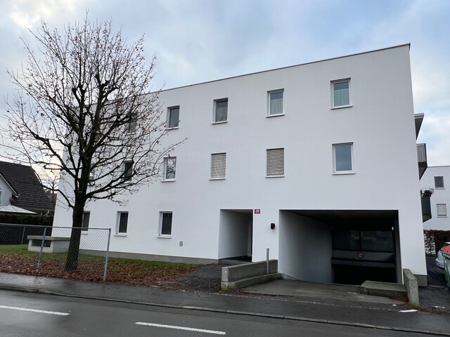 Sehr sonnige, ruhige und gepflegte 3-Zimmer-Wohnung im Dachgeschoss!