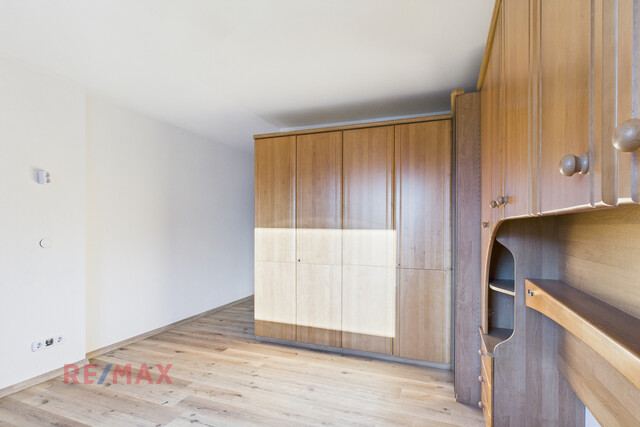 Panoramablick inklusive – Zweifamilienhaus mit Potenzial für Ihre Ideen