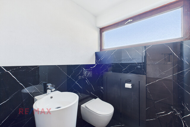 Panoramablick inklusive – Zweifamilienhaus mit Potenzial für Ihre Ideen