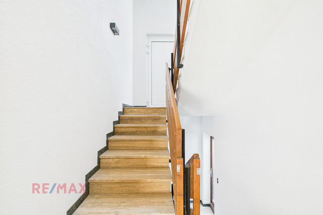 Panoramablick inklusive – Zweifamilienhaus mit Potenzial für Ihre Ideen