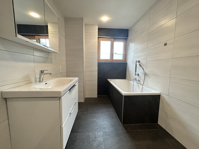 (5) Zimmer-Wohnung  |  Meiningen  |  renoviert  |  Balkon  |  Garagenplatz