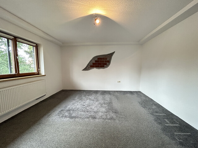 (5) Zimmer-Wohnung  |  Meiningen  |  renoviert  |  Balkon  |  Garagenplatz