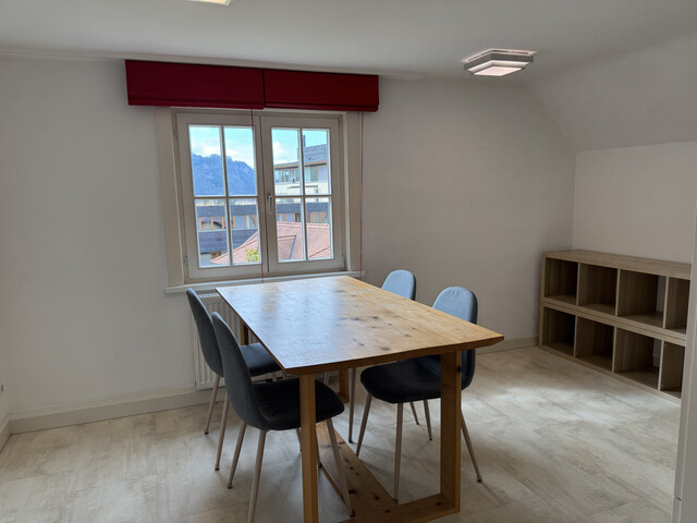Spezielle Dachgeschoss-Wohnung mit separatem Turmzimmer