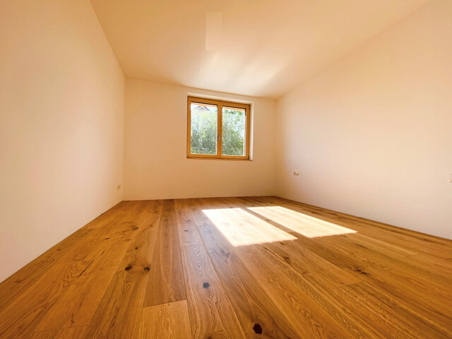 2-Zimmer Wohnung mit Terrasse & großem Garten! Top 4