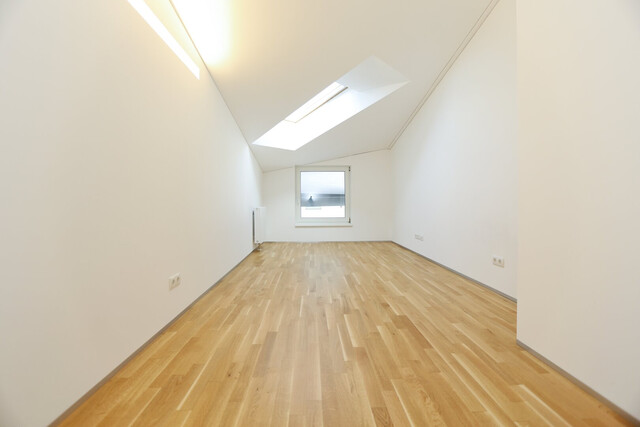 Helle moderne 4-Zi-Wohnung, 2-geschossig  mit großer Terrasse