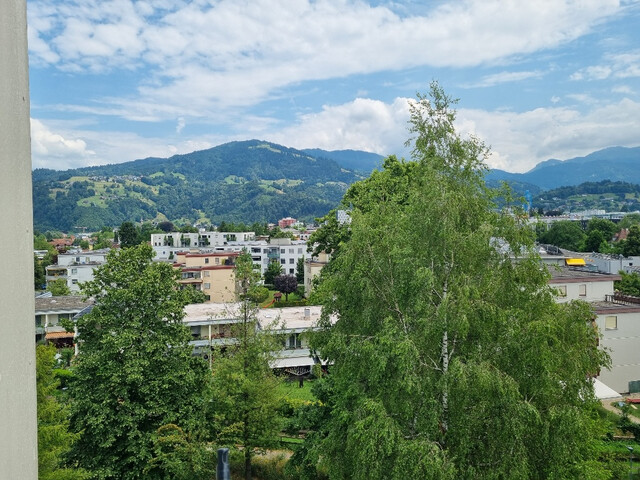 SONNIGE EIGENTUMSWOHNUNG MIT BERGBLICK UND BESTER INFRASTRUKTUR