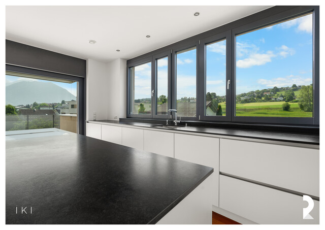 STILVOLLES PENTHOUSE IN BESTLAGE VON GÖFIS – GROSSZÜGIGE TERRASSE MIT PANORAMABLICK