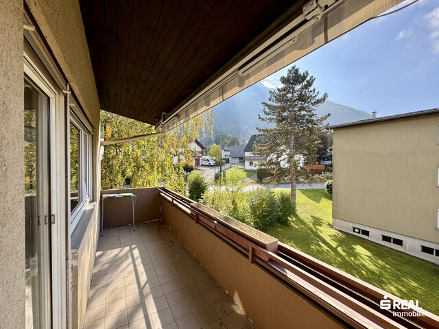 4-Zimmer-Wohnung mit Balkon & Garagenbox in ruhiger Lage