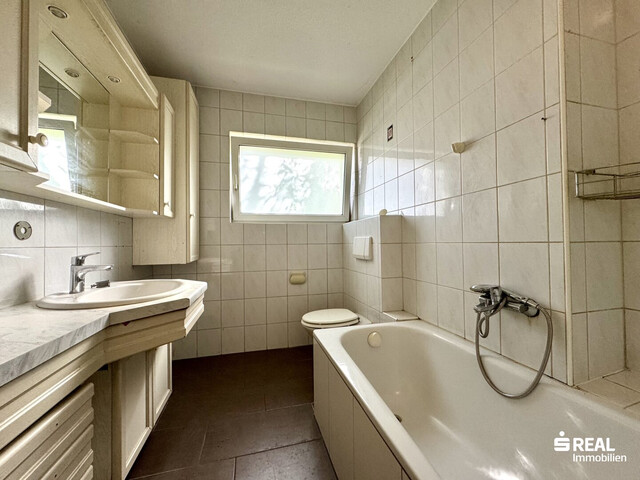 4-Zimmer-Wohnung mit Balkon & Garagenbox in ruhiger Lage